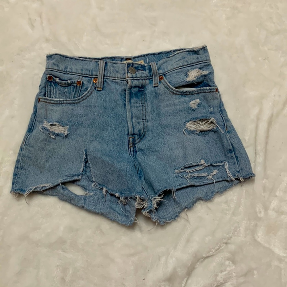 Levi shorts size 27